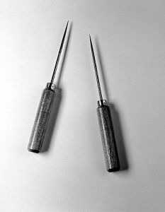 "Watts-Freeman lobotomy instruments. Wellcome L0026980" Licensed under Creative Commons Attribution 4.0 via Wikimedia Commons