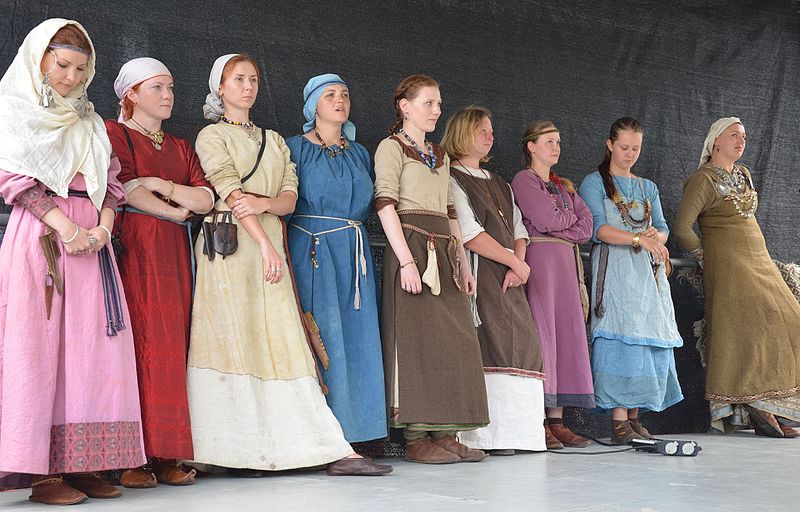 Wikingerfrauen, Trzcinica. (I think this is a Viking festival in southern Poland.) Photo: Silar