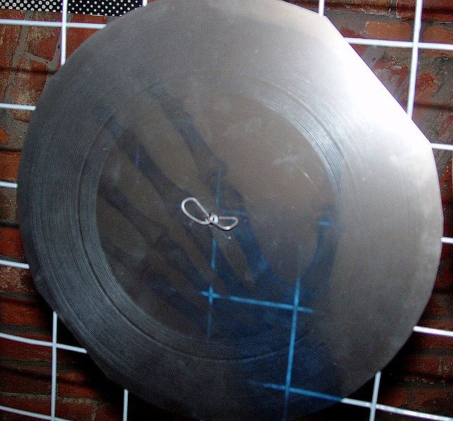 "Rock on bones" Gramophone record (USSR, 1950-s). Gallery "Vinzavod", Moscow. Photo: Dmitry Rozhkov via Wikimedia Commons