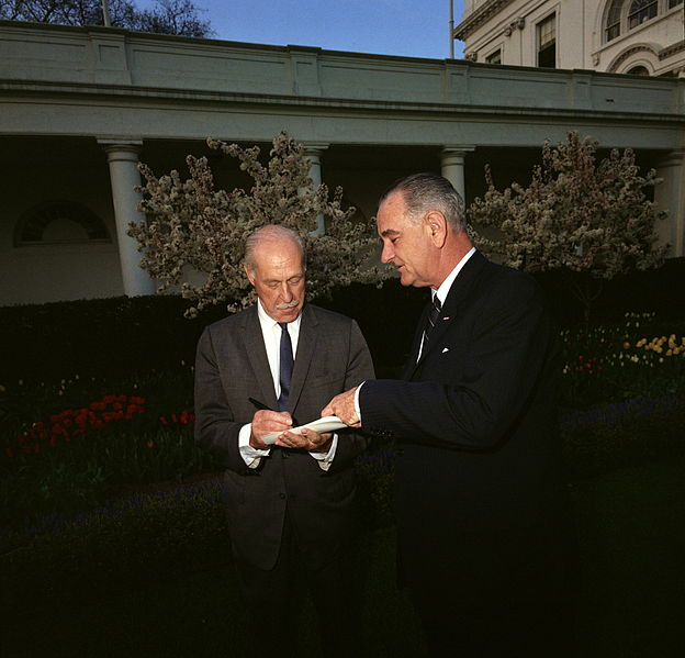 Journalist Drew Pearson in the White House Garden with President Lyndon Johnson, April 1964. Photo via Wikimedia Commons