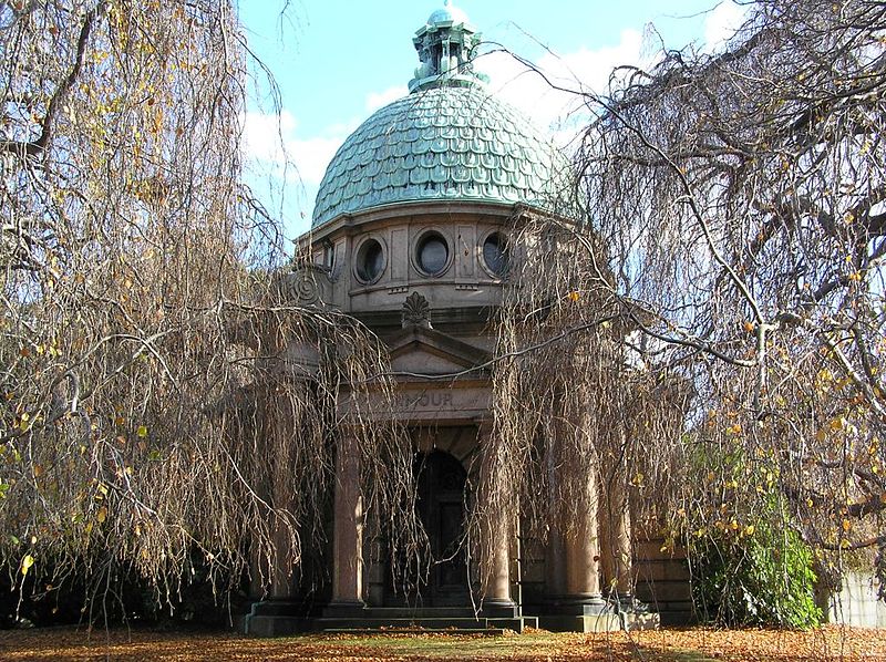 The mausoleum of Herman Armour in Woodlawn Cemetery, Bronx, NY. Photo by Anthony22 via Wikimedia Commons